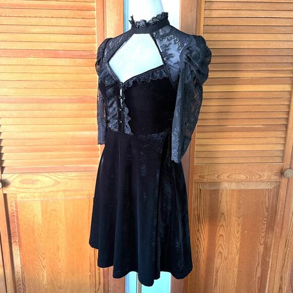 Killstar Gothic Victorian Lolita Black Velvet & Lace Window Mini Dress S - Picture 3 of 6